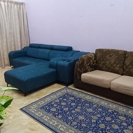 Homestay Lestari Klia Sepang Exteriör bild