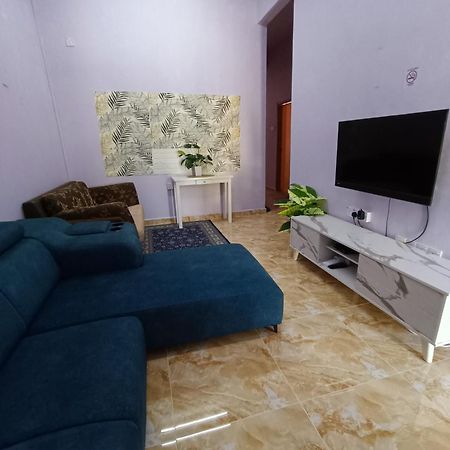 Homestay Lestari Klia Sepang Exteriör bild