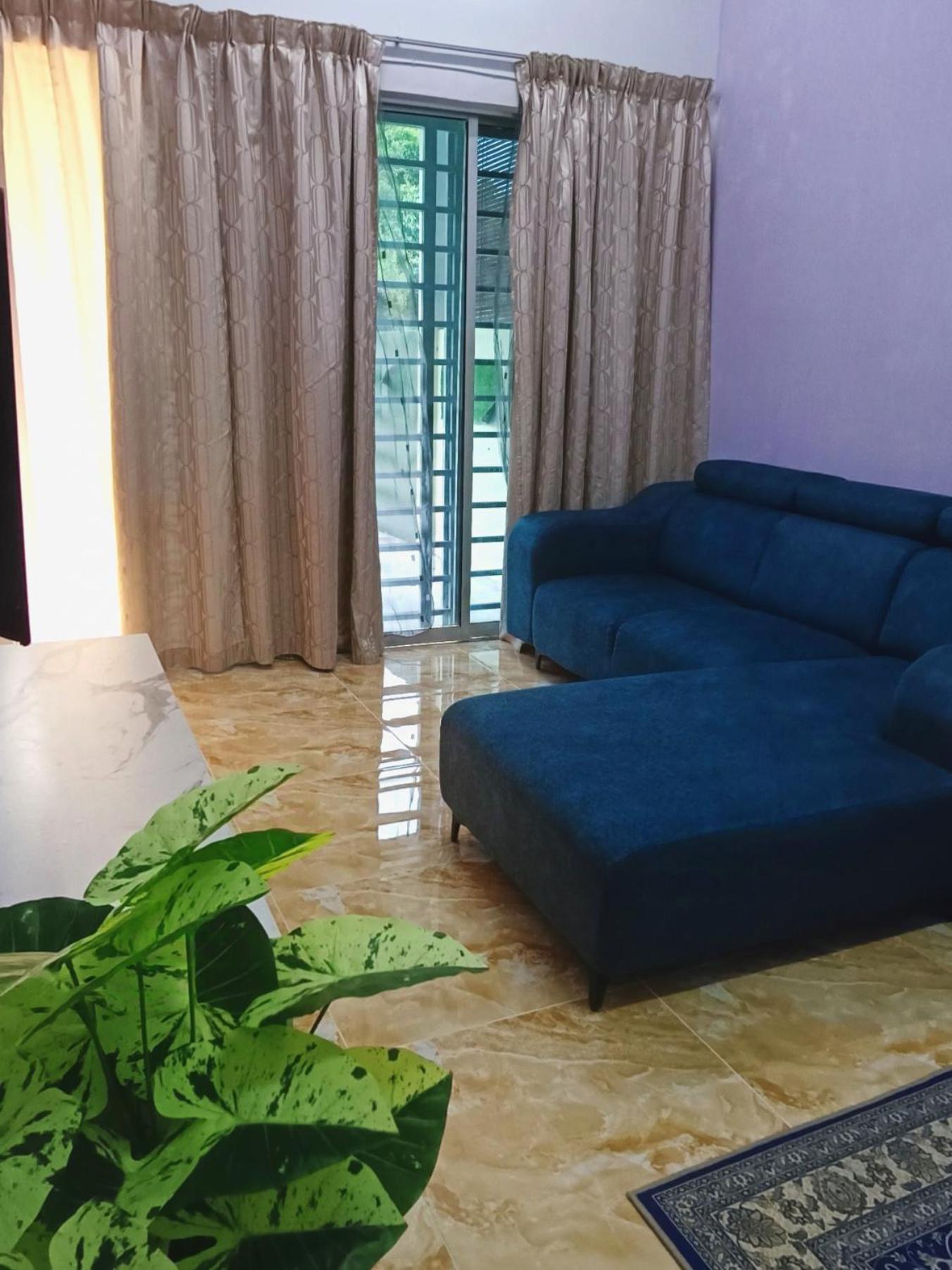 Homestay Lestari Klia Sepang Exteriör bild