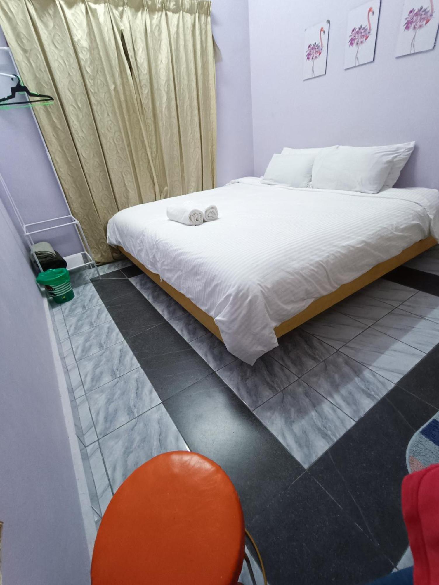Homestay Lestari Klia Sepang Exteriör bild